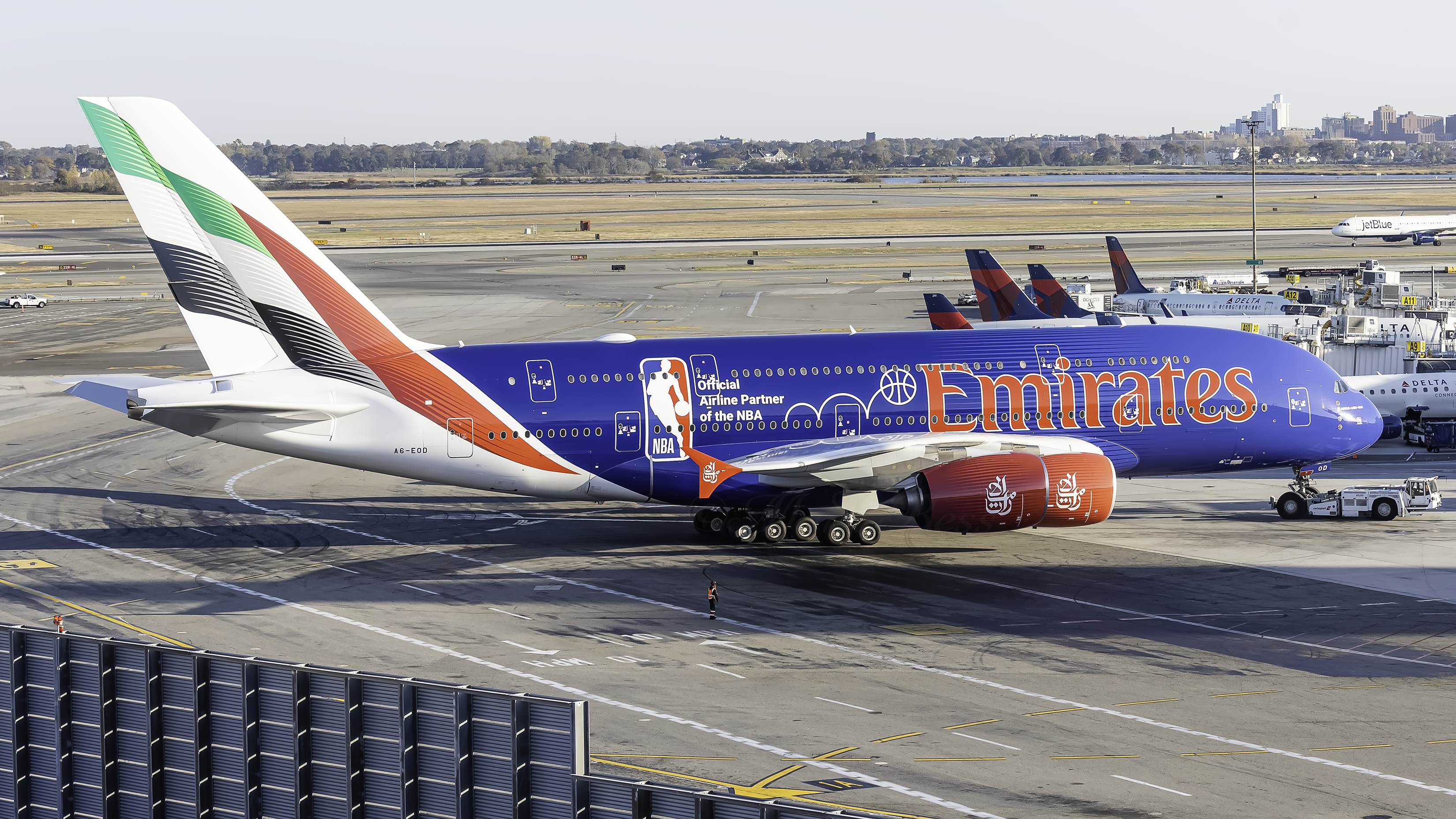 Emirates NBA A380 A6-EOD.png